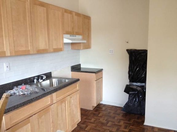 3rd image of 172 Saratoga Ave