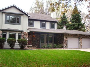 252 Circle Hills Dr, Grand Forks, ND 58201