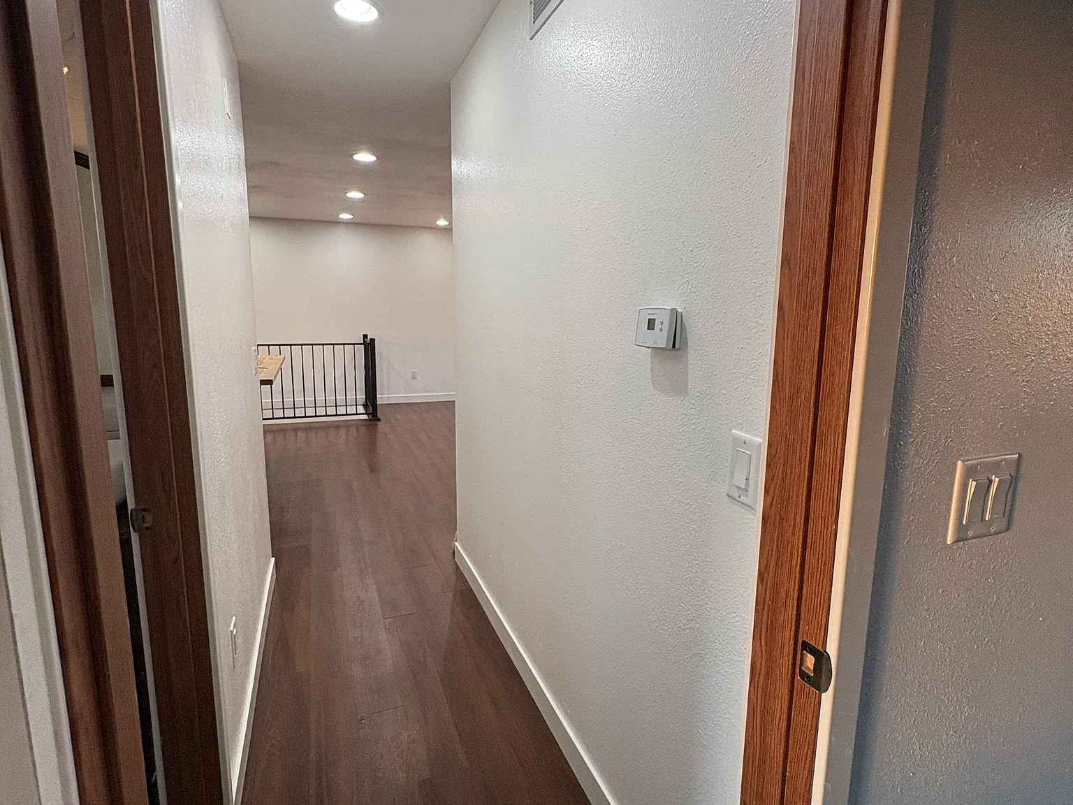 3 bed, 864 sqft, $2,100 — Photo 4