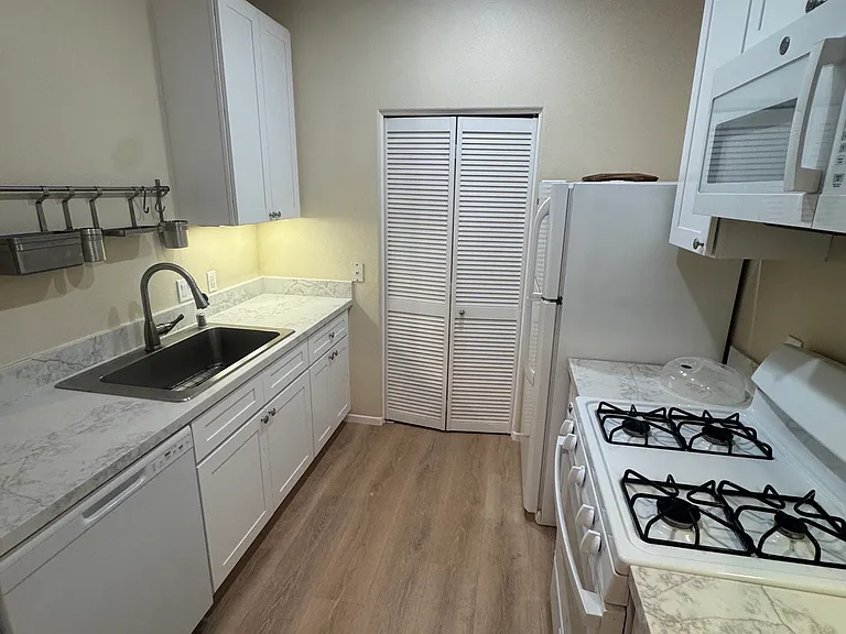 3230 Watermarke Pl — Photo 9