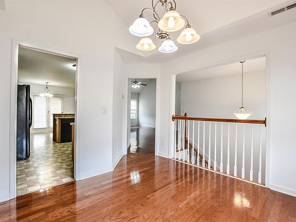 3rd image of 3405 Quicksilver Ln