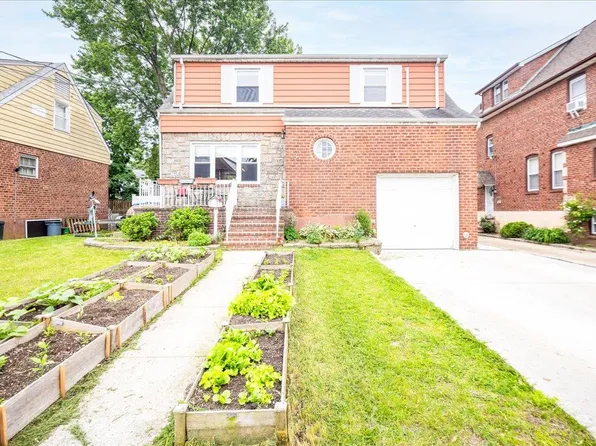 66 Trafalgar Square, Lynbrook, NY 11563