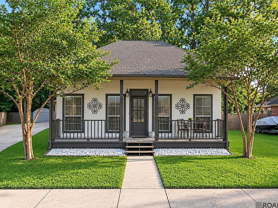 1st image of 32495 Magnolia Ct