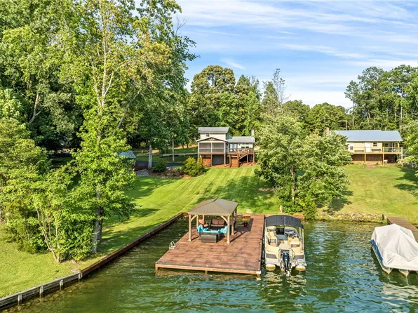 27 N Holiday Dr, Dadeville, AL 36853