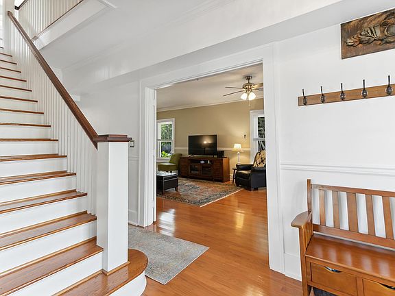 4th image of 1842 Nebraska Ave NE
