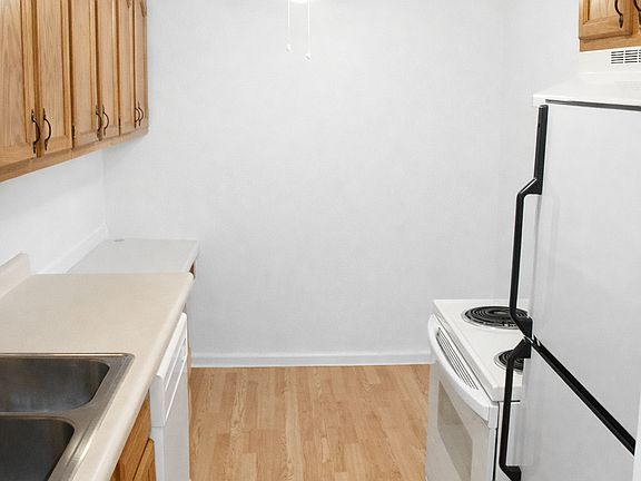 2nd image of 618 10th Ave SE #304