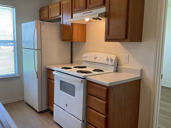 3rd image of 5705 Greengate Dr APT B
