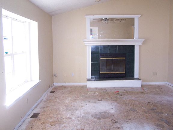 5th image of 525 Deambra Dr