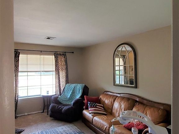 4th image of 5401 NW Sherwood Dr