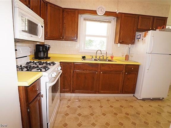 4th image of 2277 W Manor Ave