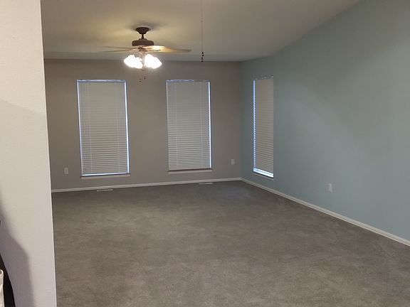 4th image of 522 S Datura Dr