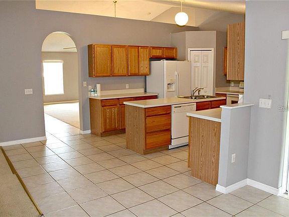 5th image of 1016 Chateau Cir