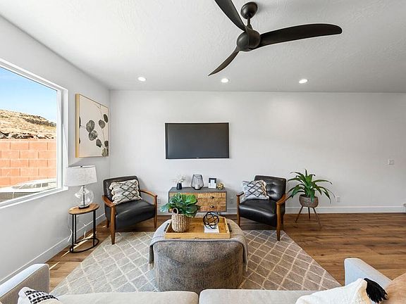 5th image of 762 Desert Cactus Dr