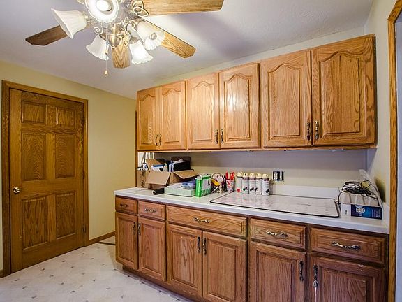 5th image of 695 Satinwood Cir N