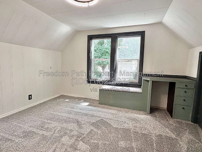 912 N C St — Photo 9