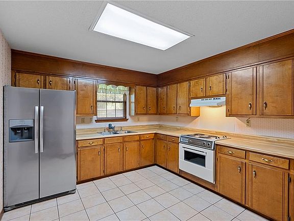 5th image of 6012 Porters Ln