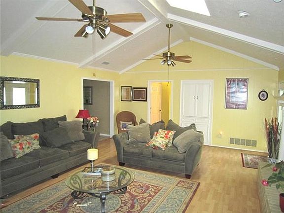 5th image of 518 Sheffield Dr