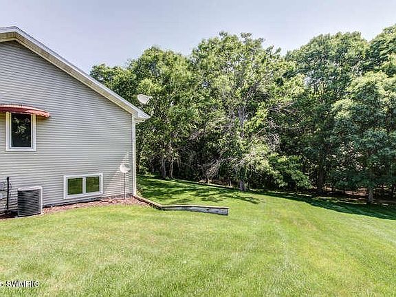5th image of 6480 Botany Bluff Dr NE