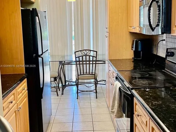 8711 SW 30th St APT 106, Fort Lauderdale, FL 33328