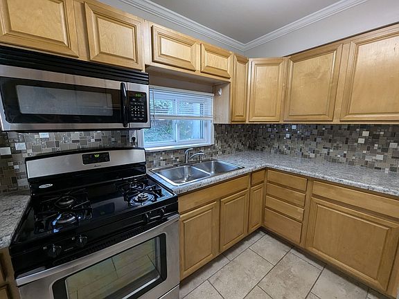 3rd image of 9 Brightwell Ct