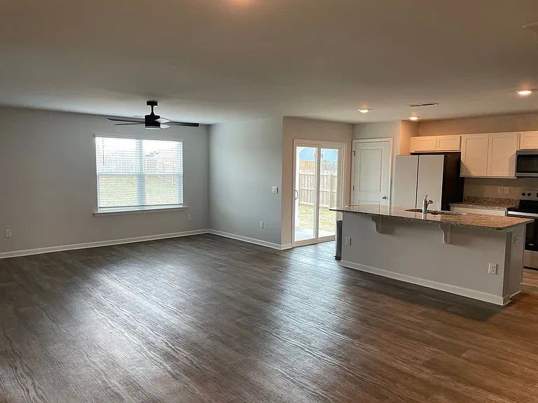 1824 E Woodstork Ln NE — Photo 3