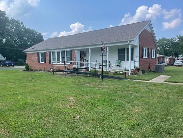 1st image of 302 Franklin Dr