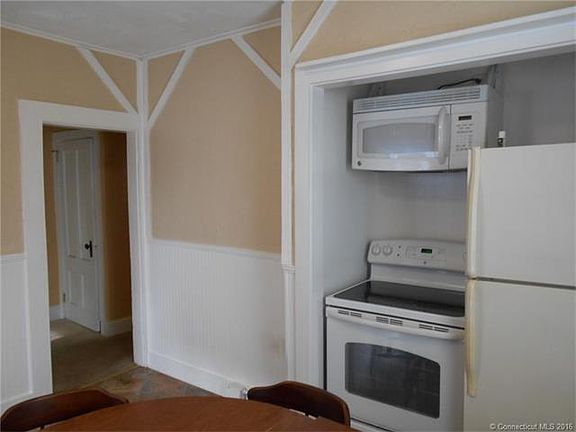 5th image of 74 Woodland St