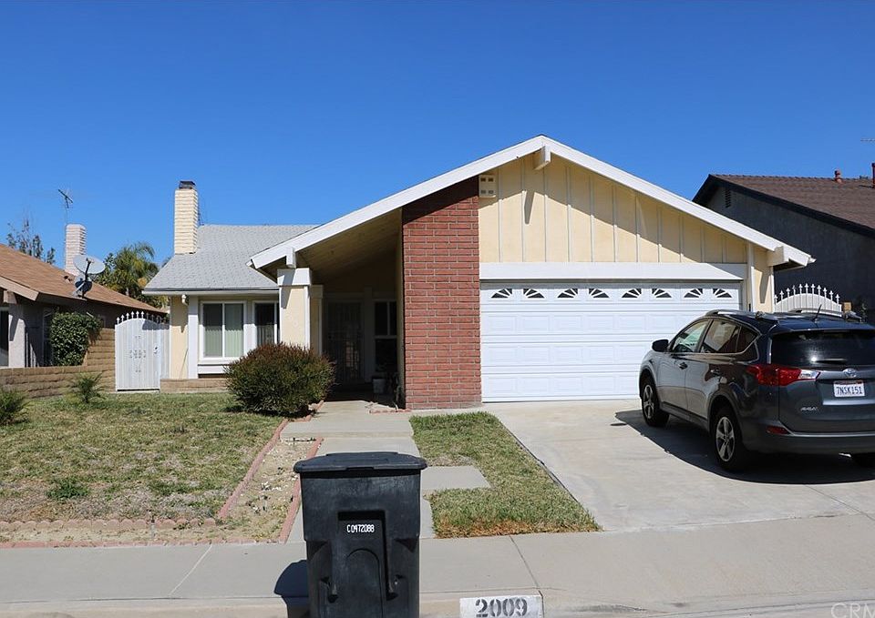 1st image of 2009 E Loraine St