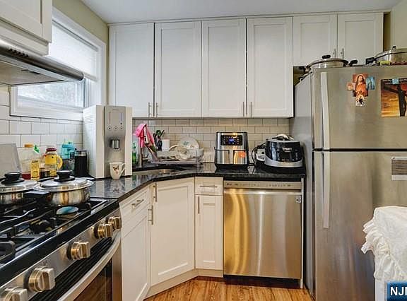 2nd image of 295 Tenafly Rd APT I
