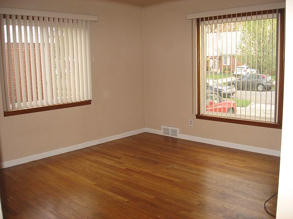 2nd image of 27158 Leroy St