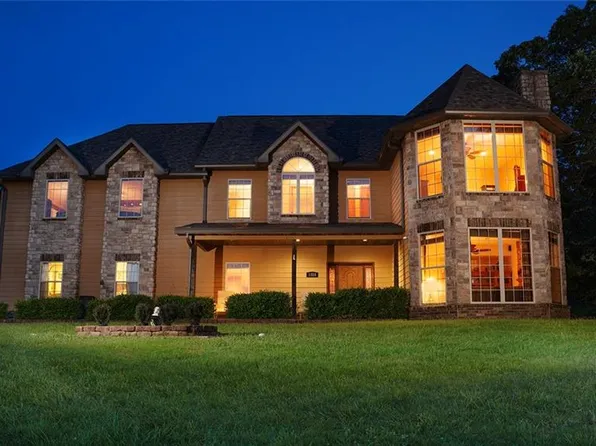 1318 Oakwood Dr, Hollister, MO 65672