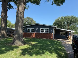 546 S Riverview Ave, Derby, KS 67037