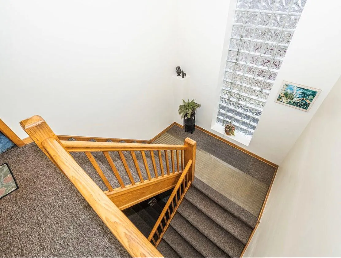 Building Photo - 8333 Trumbull Ave #2