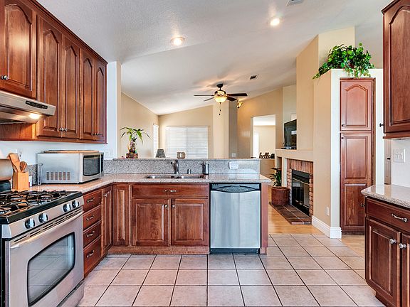 3rd image of 1223 Taft Cir