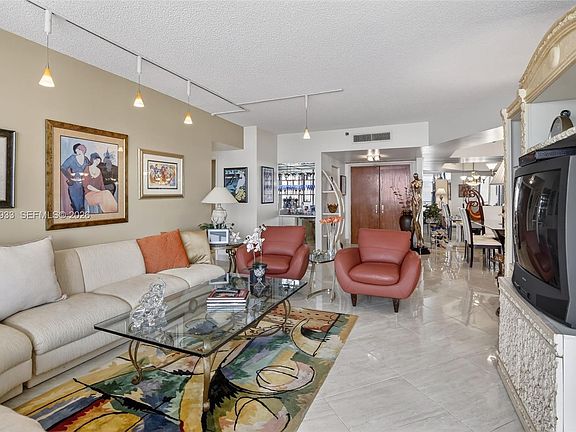 4th image of 20281 E Country Club Dr APT 2403
