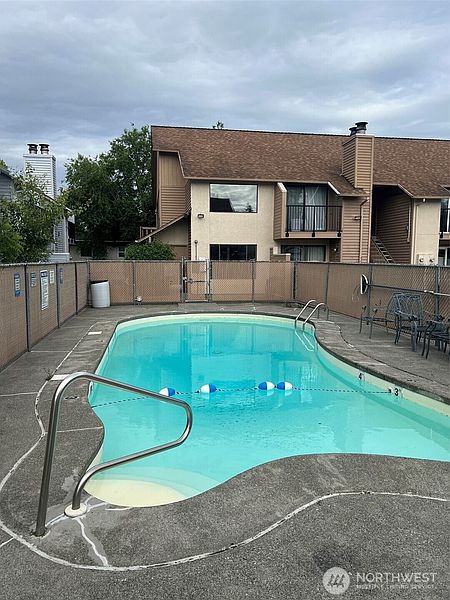 4th image of 12434 Ambaum Blvd SW #106