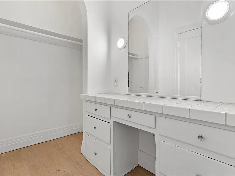 1511 W 4th St #23 — Photo 12