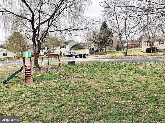 3rd image of 22 Hackberry Dr