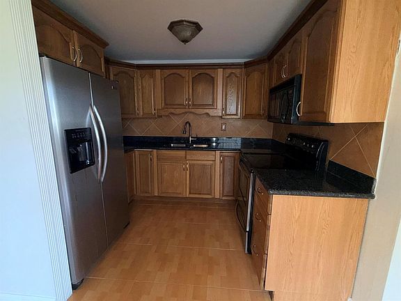 4th image of 3660 SW 60th Ave APT 2
