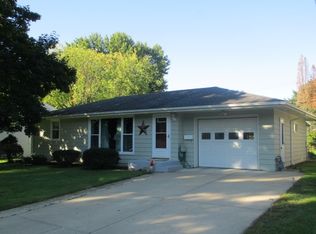 129 Sunny Cir, Mason City, IA 50401