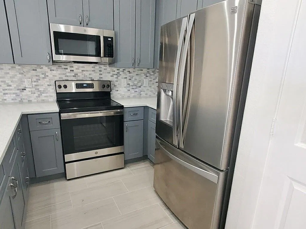 3 bed, 2.0 bath, 1000 sqft, $1,325 — Photo 4