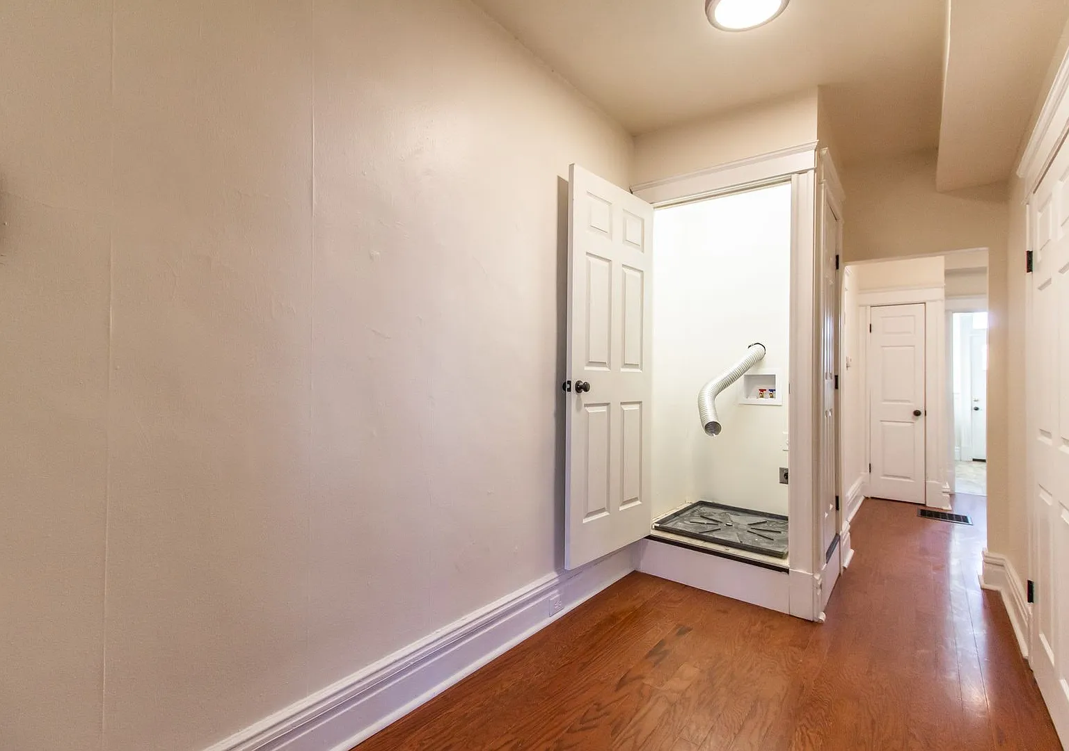 2 bd recently rehabbed, walk to main campus at Wash U. — Photo 1