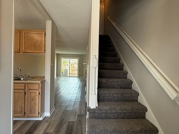 2nd image of 33 Londonberry Ln