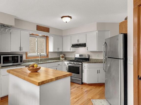 3rd image of 5932 Hillcrest Rd