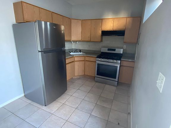 4th image of 61 Parker St