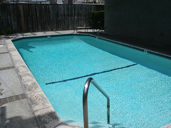 5th image of 10932 Morrison St APT 211