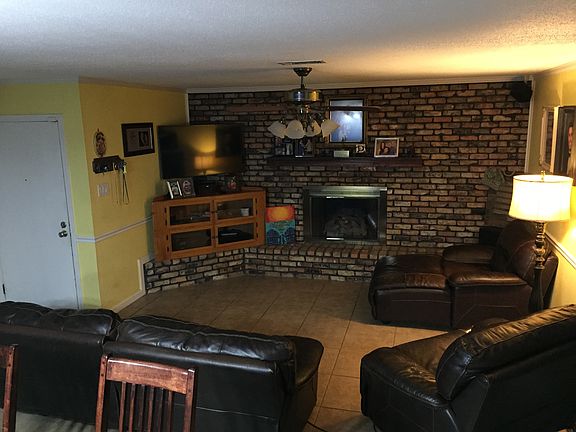 3rd image of 3611 Warwick St