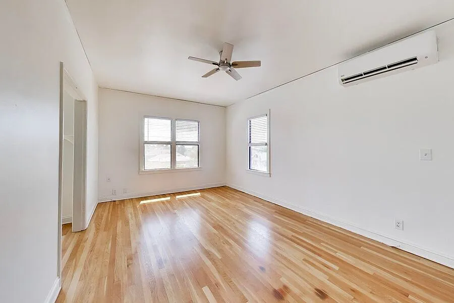 Charming 1-Bedroom with Hardwood Floors & Classic Oakland Character | Glenview — Photo 2