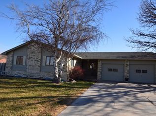 2714 N Henderson Dr, Garden City, KS 67846