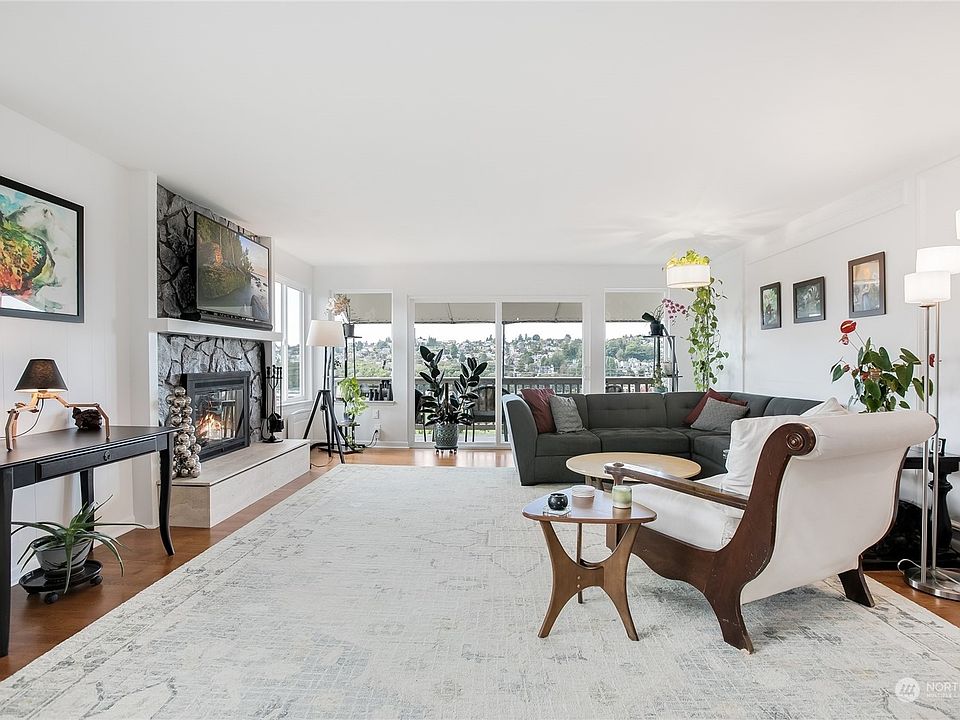 1st image of 2552 14th Avenue W #402